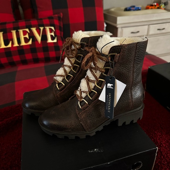 Sorel Shoes - Sorel Phoenix Dark Brown Leather Boots with Shearling